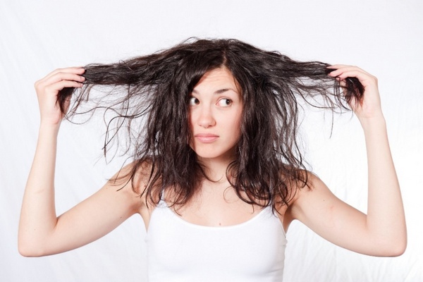 Эксперт по уходу за волосами сообщил, почему никогда не следует мыть голову после того, как она вспотела