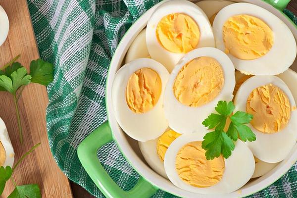Самое простое: как измельчить несколько вареных яиц без ножа – займет меньше минуты