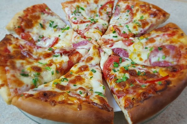 Невероятная изогнутая пицца – оригинальная вкусняшка.