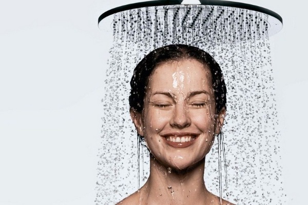 Прохладный душ в жару: почему этого лучше не делать