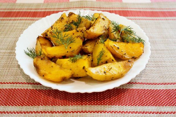 Картофель с румяной корочкой: что нужно добавить в блюдо во время жарки