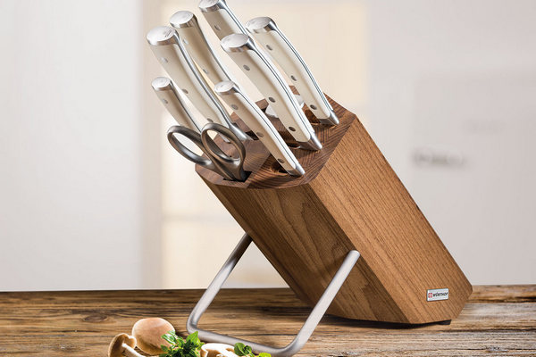 Почему стоит развестись с подставкой для ножей, которая есть почти на каждой кухне