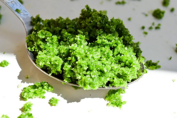 Научитесь готовить зеленую соль с луком, обычную соль больше не будете использовать