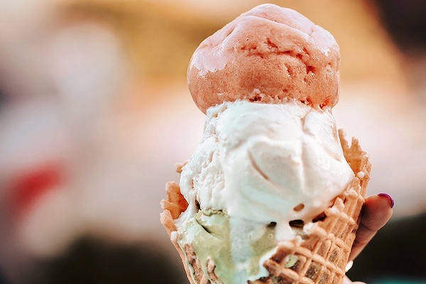 Почему врачи запрещают есть мороженое после трех часов дня