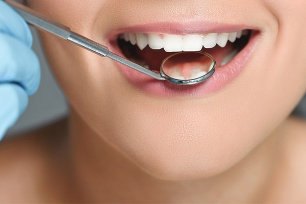 В каком случае можно не чистить зубы по утрам, рассказали стоматологи.
