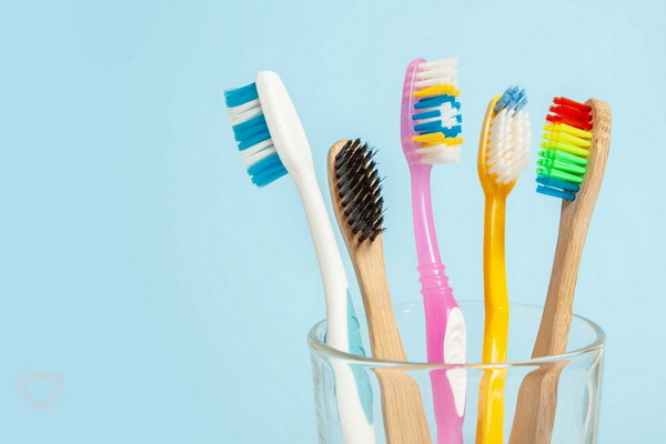 Когда зубную щетку нужно срочно выбросить: об этом почти никто не знает