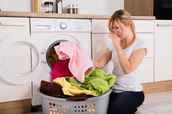 К чему может привести хранение грязного белья в стиральной машине