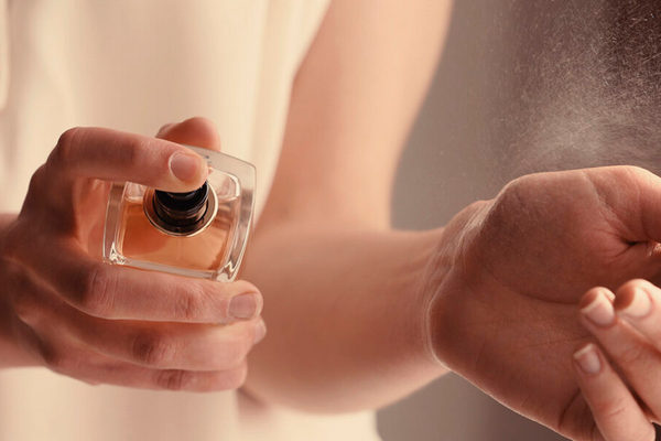 Почему на коже не держится даже самый дорогой парфюм: не допускайте этой частой ошибки