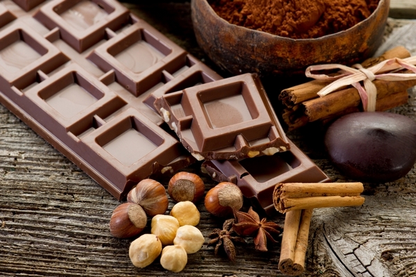 Вы всегда неправильно ели шоколад: почему его не стоит запивать чаем и кофе