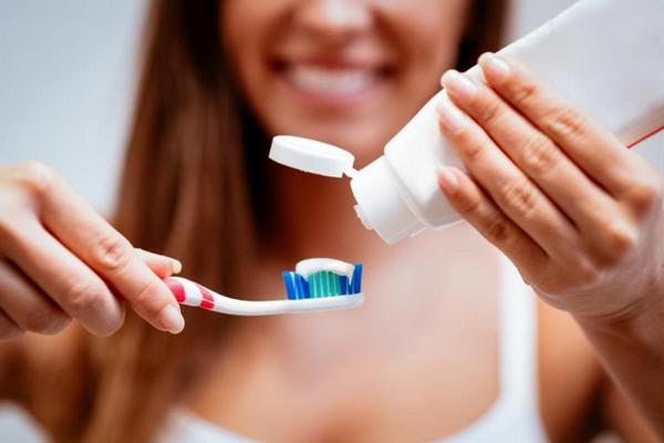 Незамысловатая процедура, которая усилит эффект отбеливающей зубной пасты