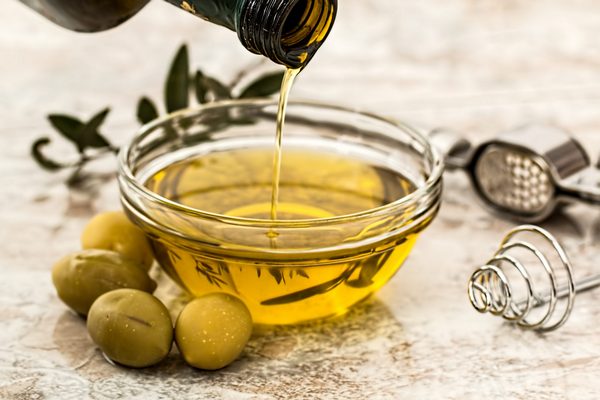 Как не перепутать оливковое масло с дешевой подделкой: что нужно знать