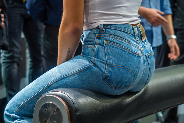 Лайфхаки, которые помогут купить идеальные джинсы без примерки