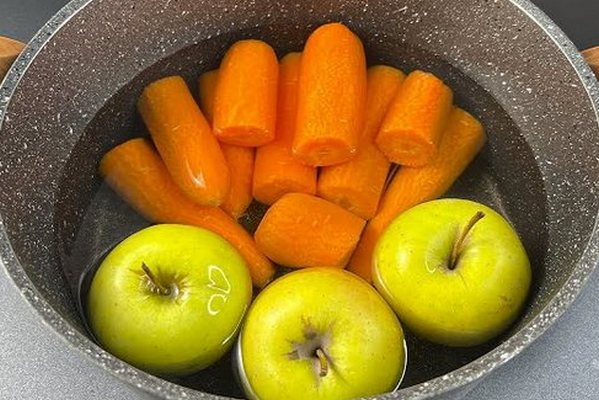 Вкус детства, без магазинной химии – просто сварите морковь с яблоками