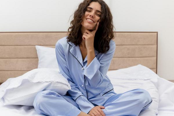 Стирка пижамы: как часто нужно ее проводить