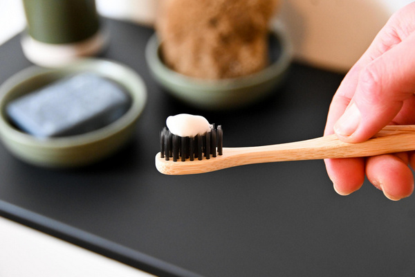 Полезные лайфхаки для дома – как зубная паста поможет освежить обои
