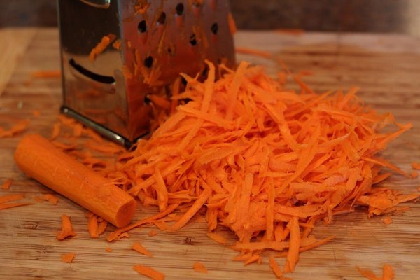 Мягкая морковь снова станет хрустящей: просто залейте ее этой смесью