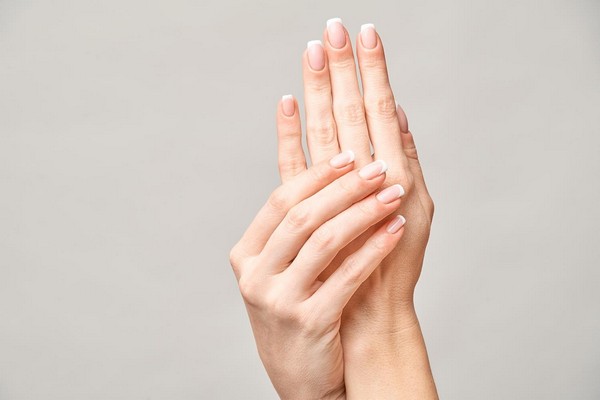 Зимний уход за ногтями — как позаботиться о руках и ногтях в холодный период.