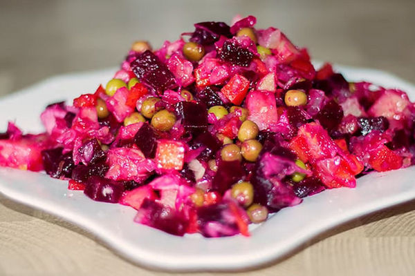 Неожиданные ингредиенты для винегрета: салат просто сметут со стола