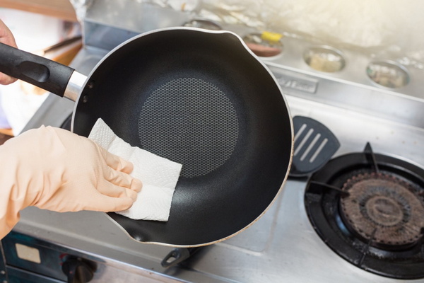 «Убьете» за один раз: как запрещается мыть сковороду с антипригарным покрытием