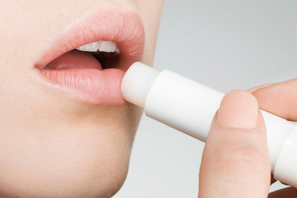 Бальзам вредит вашим губам: в каких случаях им следует перестать пользоваться