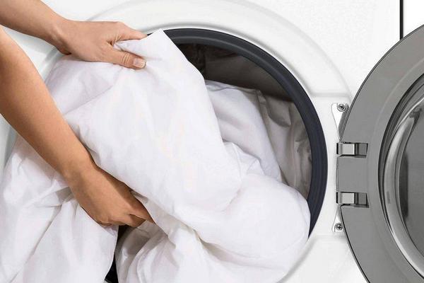 Что делать, если одеяло или плед не помещаются в стиральную машину?