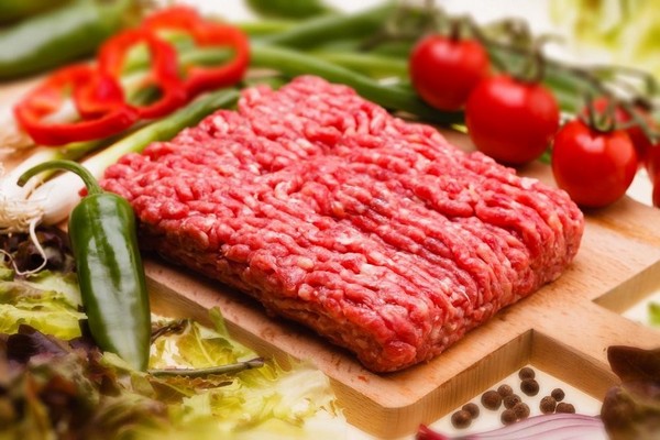 Цвет не указывает на свежесть мяса: Почему лучше покупать серый, а не красный фарш