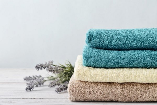 Старые полотенца станут как новые: дешевые подручные средства помогут их реанимировать
