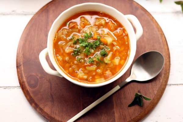 Врач поделился рецептом супа, который ест ежедневно «дольше всего живущая семья в мире»