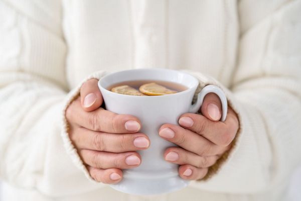 Холодные руки даже в теплом помещении могут указывать на серьезное заболевание