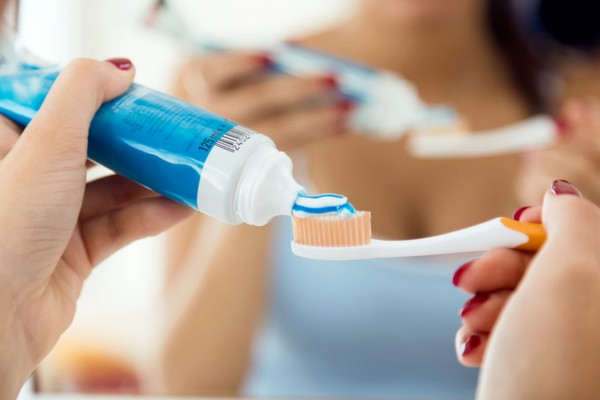 Стоматологи посоветовали, как выбрать безопасную зубную пасту