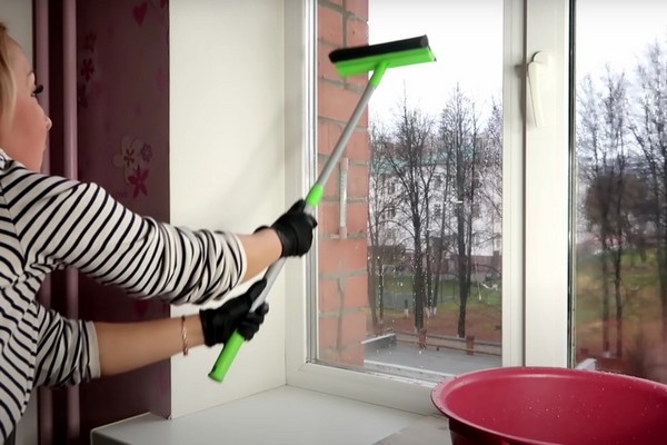 Кристально чистые окна дома – дешевая хитрость, как быстро и надолго убрать с них всю пыль и грязь