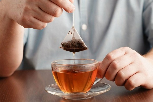 Почему опасно часто заваривать чай в пакетиках