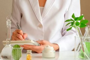 Чому варто спробувати створити власну лінію косметики
