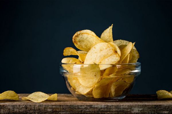 Эксперты объяснили, как быстро нужно съедать открытую пачку чипсов