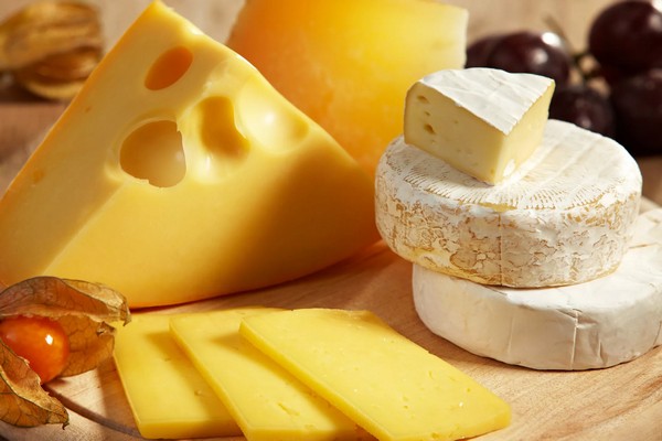 Как дома можно определить натуральность сыра – есть ли в нем крахмал и пальма?
