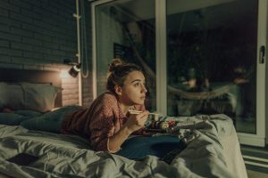 Какие продукты вызывают бессонницу: мятный чай и молоко тоже в «черном списке»