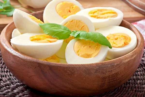 Диетологи рассказали, почему яйца нельзя совмещать с майонезом и картофелем