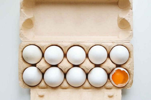 Рассказываем, на что смотреть при выборе яиц в магазине и как перестать бояться холестерина.