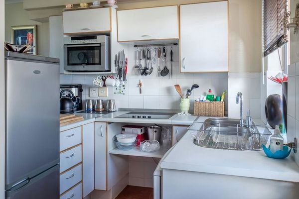 Теперь ваша кухня всегда будет чистой: действенный способ избавиться от липкого налета и жира