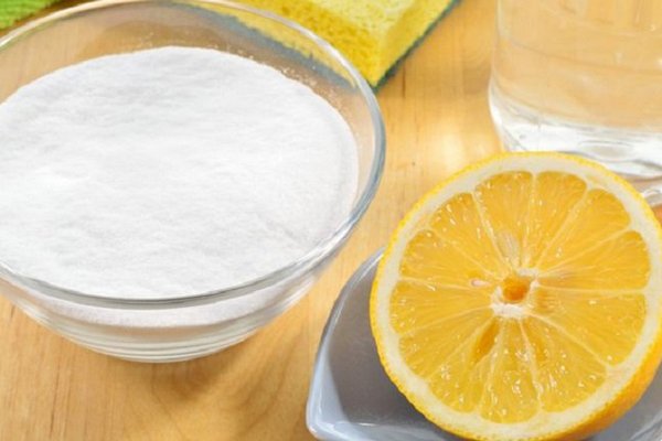 Как опытные хозяйки используют водку и лимонную кислоту для наведения блестящей чистоты на своих кухнях.
