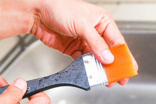 Как отмыть руки от краски в минуту: делать ремонт станет в разы проще