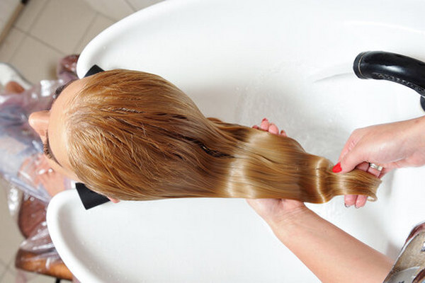 Простой секрет от экспертов оставит ваши волосы чистыми надолго
