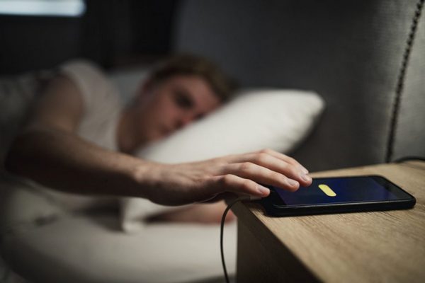 Ученые выяснили, что смартфоны влияют на сон не так, как считалось ранее