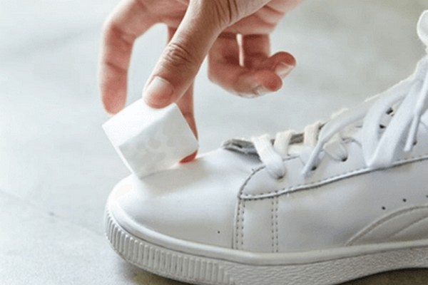 Как очистить белую подошву кроссовок – делимся работающими методами