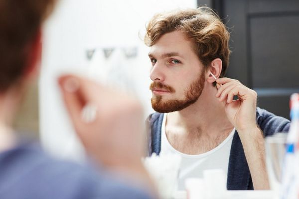 Оказывается, 90% людей допускают грубую ошибку, чистя уши ватными палочками.