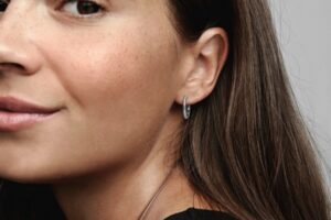 Серебряные серьги Пандора: преимущества и их виды