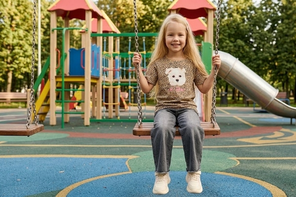 Одежда для девочек: как выбрать правильный комплект для прогулок